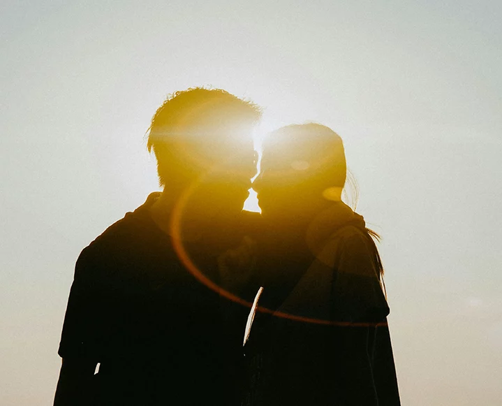 Are They Emotionally Unavailable or Just Avoidant? A Therapist Weighs In on Avoidant Attachment